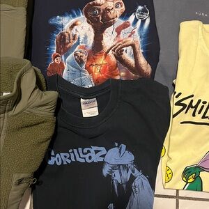 Kids bundle GAP - Zara - etc 
Graphic Kids Tees
